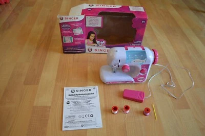 EZ STITCH SINGER TOY SEWING MACHINE sew children - Image 1 of 4