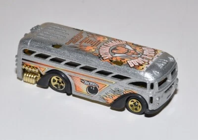 Hot Wheels 059/240 Surfin' School Bus 54341 Spares 'N Strikes 1/4 argento 2002 - Immagine 1 di 4