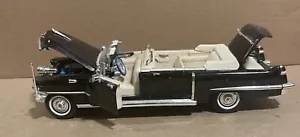 SIGNATURE 1956 CADILLAC DIECAST, USED, NEEDS CLEANING, 1/32 - Picture 1 of 1