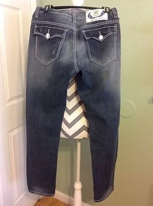 NWOT! WOMEN'S PREMIUM DENIM COTTON BLEND STRETCH DISTRESSED JEANS ~ SIZE 6 - Picture 1 of 8