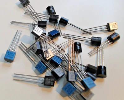 Lot of 96 Mixed 2N4401 NPN Transistors TO-92 / Thru-Hole 3-Pin Assorted Manufact - Image 1 of 2