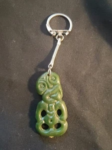 Llavero plástico verde Tiki Charm Nueva Zelanda - Imagen 1 de 6