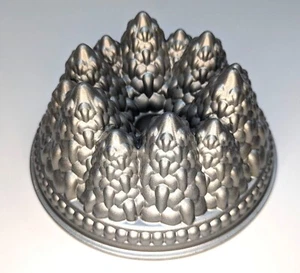 Vintage Aluminum Nordic Ware Holiday Tree Bundt Cake Pan Made in USA - Picture 1 of 9