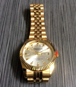 Swanson RX Herrenuhr rund Tag & Datum silbernes Ziffernblatt am goldenen Gliederband Neu! - Bild 1 von 2