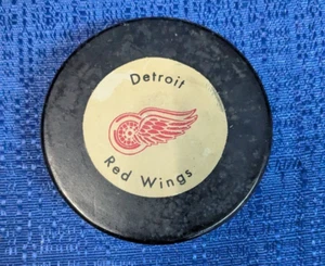 NHL Detroit Red Wings Biltrite Blank Reverse puck B2 slug 1972-74 - Picture 1 of 3