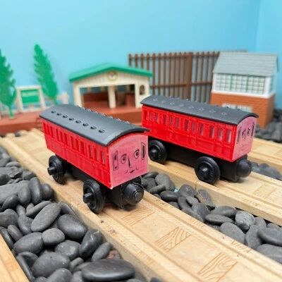 Tren de madera para 2 pasajeros Annie & Clarabel Thomas Friends ROJO Foto 1 de 4