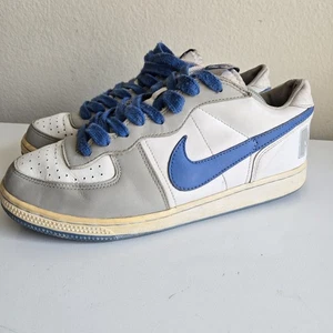 Nike Terminator Low 2004 Bianco Grigio Varsity Blu Uomo 11 Donna 12,5 Vintage  - Foto 1 di 10