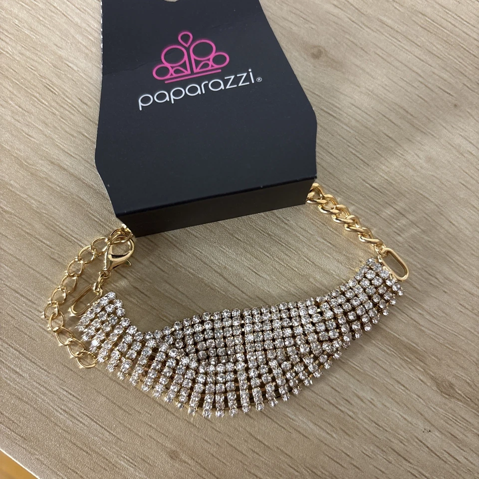 Paparazzi-Jewelry Gold Bracelet chain closure, beautiful white Christmas sparkle - Image 1 of 4
