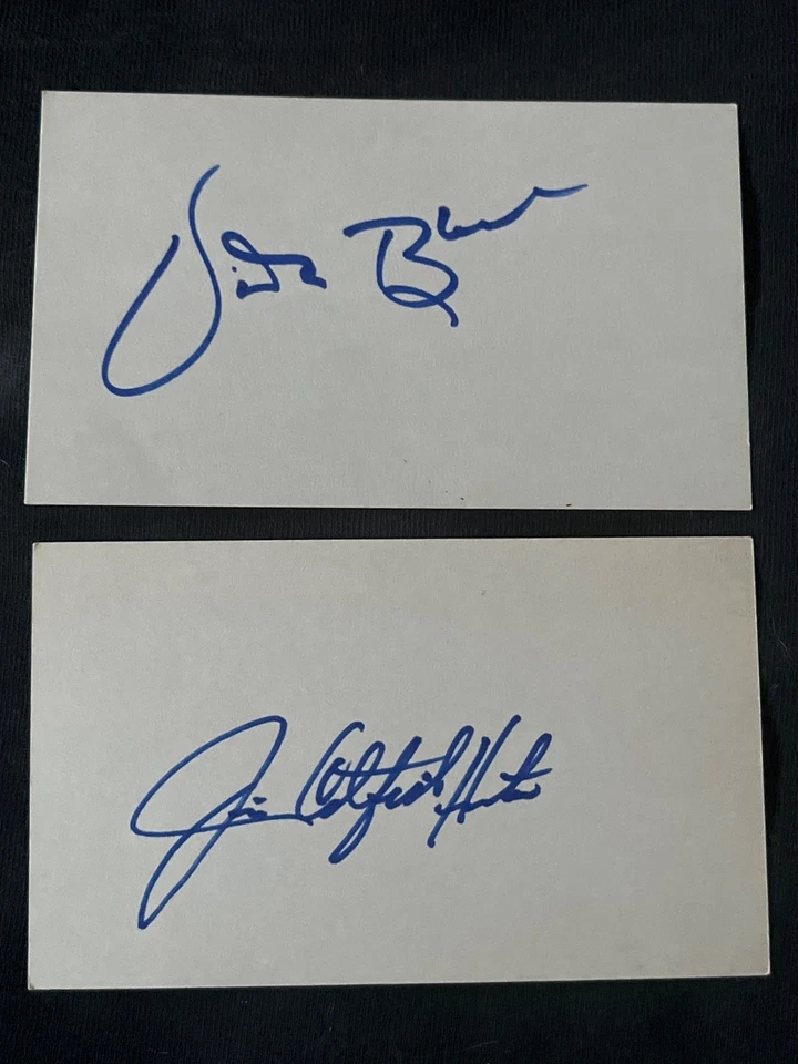 signed Vida Blue, Jim Catfish Hunter index cards 2 Cy Young winners - Image 1 of 1