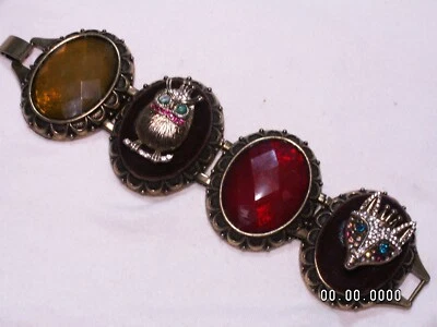 ...Raro BETSEY JOHNSON... Tono Dorado, Cristales, Búho Acrílico, Zorro Grueso Pulsera... Foto 1 de 4