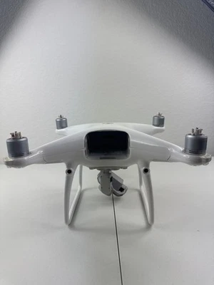 DJI Phantom 4 Pro WM331A 4K Camera Drone Bundle – Cracked Arms – Drone+Camera - Image 1 of 4