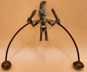 JUGUETE DE EQUILIBRIO DE LATÓN MR PUNCH VINTAGE. 13 cm de ancho, 11 cm de alto. Ponche ponderado Mr. - Imagen 1 de 13