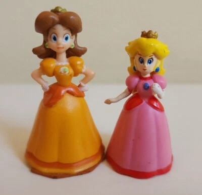 Bonecos de brinquedo Super Mario Princesses DAISY & PEACH 2,5" Cake Toppers 2007 Nintendo - Imagem 1 de 4