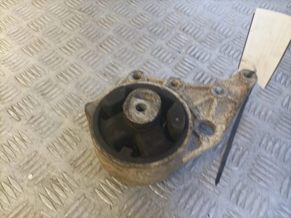 CHRYSLER GRAND VOYAGER 2000-2008 ENGINE MOUNT  - Image 1 of 4