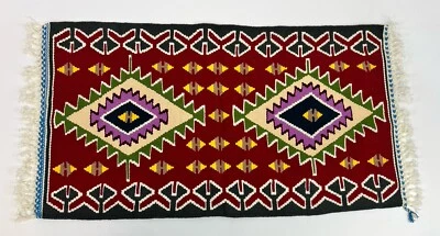 Alfombra tejida Southwestern extremos geométricos con flecos coloridos Foto 1 de 4