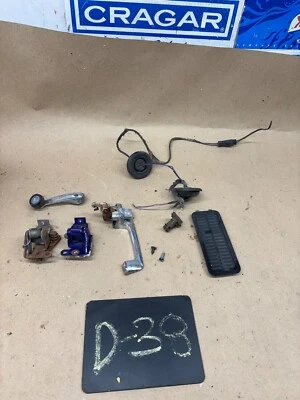 Dodge D100 W150 W350 1981 83 84 88 1993 lote de piezas y soportes de manija de puerta interior Foto 1 de 4