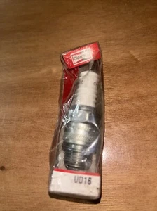 New Old Stock Vintage Champion UD16 Spark Plug (QTY - 1) - Picture 1 of 1