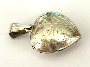 VINTAGE 925 STERLING SILVER FLORAL ETCHED LADIES PENDANT HEART SHAPE LOCKET - Picture 1 of 5