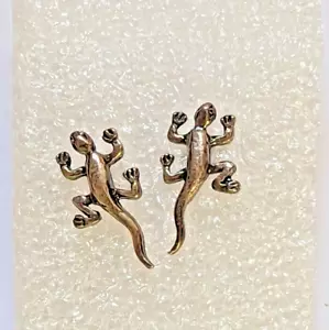 Pendientes de poste perforados pequeños vintage/nuevos Salamandra Gecko Silvertone Sud - Imagen 1 de 4