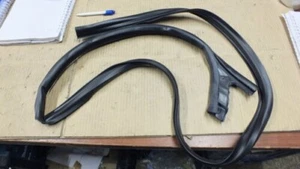 New Genuine Nissan Almera N16e 00-06 L/H Front Door Weatherstrip 80831-BM610 N16 - Bild 1 von 5