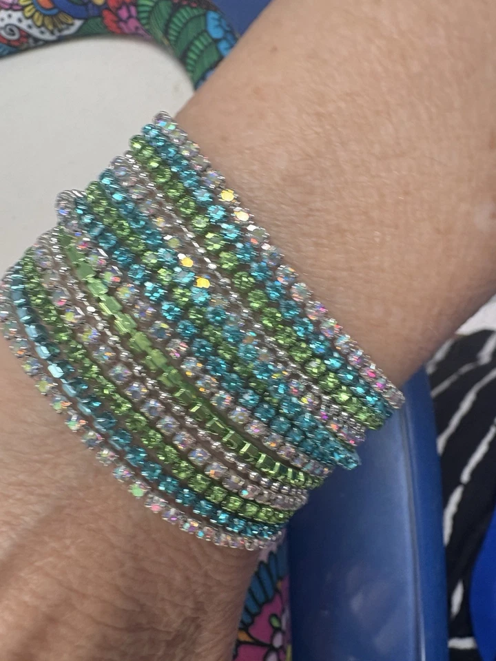 15股水钻手链-30毫米宽。 定制尺寸 5 英寸至 9 英寸。  蓝色, 绿色 — 第 1/2 张图片