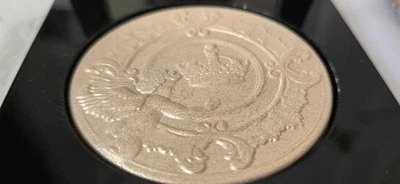 Iluminador incandescente dorado 02 Pat McGrath Bridgerton fetiche piel sublime 02 Foto 1 de 4