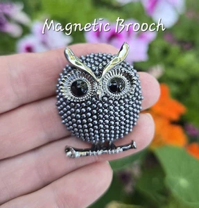 Black faux Pearl Owl MAGNETIC brooch. Bird, Owl jewelry. Fall Halloween Brooch - Picture 1 of 8