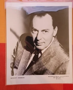 Vintage 1973 Woody Herman & Orchestra signierter Aufführungsvertrag & Promo-Foto - Bild 1 von 4