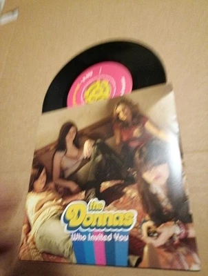 The Donnas ‎– Who Invited You 7" casi nuevo/en muy buen estado+ Foto 1 de 2