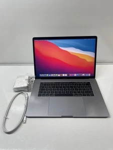 Apple MacBook Pro (A1707) i7-7700HQ 16GB 250GB NVMe Laptop (TouchBar) - Afbeelding 1 van 10