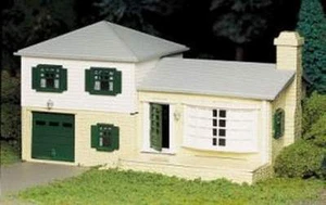 KIT DE CONSTRUCCIÓN DE CASA O CALIBRE BACHMANN PLASTICVILLE DE DOS NIVELES - Imagen 1 de 1