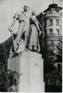 BUDAPEST ca. 1938 - Skulptur Freiheitsplatz Ungarn - NV 3410 - Bild 1 von 2