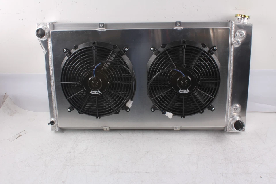 4Row Radiator+Shroud Fan For 1967-1972 Chevy C/K 10 20 30 K20 GMC Truck Blazer Foto 1 de 4