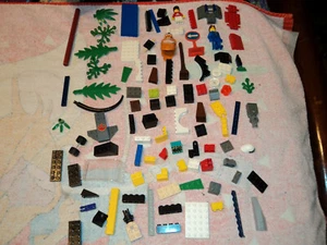 LEGO over 1000 Misc Parts & Pieces HUGE Misc Lot LEGOS - Picture 1 of 8