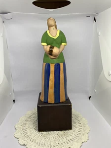 Luisa Leon pottery woman on stand signed and numbered - Picture 1 of 11