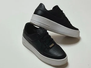 Nike Air Force 1 Sage Low Damen-Plateausneaker schwarz weiß Größe 9 - Bild 1 von 14