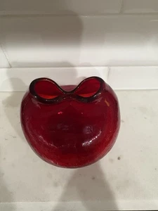 Mini vaso vintage in vetro crepitato rosso rubino soffiato a mano - Foto 1 di 6