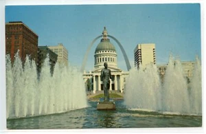Postal St. Louis Gateway Arch & Old Courthouse - Imagen 1 de 2
