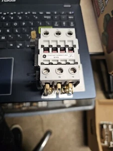GE DEFINITE PURPOSE CONTROLLER 40A 3Pole 24V CR453AC3HBBA1LBA 30FLA 55-537283HB - Picture 1 of 6