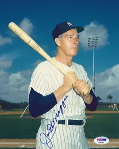 JOE DIMAGGIO SIGNED 8X10 PHOTOGRAPH PSA DNA AF09202 YANKEES HOF - Picture 1 of 2