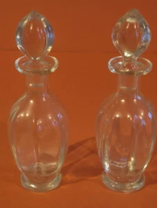 Set of 2 Vintage Glass Oil/Vinegar Bottles with Lid Clear - Picture 1 of 8