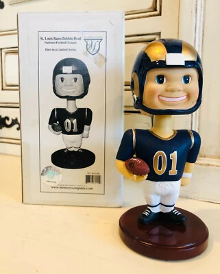 2002 Rams NFL Bobblehead Memory Company Niño Cara Mascota Llevando Fútbol Foto 1 de 2
