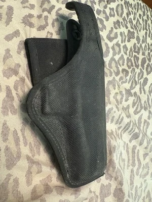 Bianchi AccuMold duty holster black nylon  right hand size 13 holster - Image 1 of 2