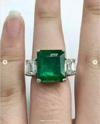 Anillo de compromiso solitario de esmeralda verde creado en laboratorio de 3 quilates acabado en oro blanco de 14 quilates Foto 1 de 4