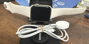 APPLE WATCH SE (GEN 2) 44 MM STARLIGHT | GPS + CELLULAIRE | M/L | UTILISÉE PENDANT 2 MOIS - Photo 1 sur 3