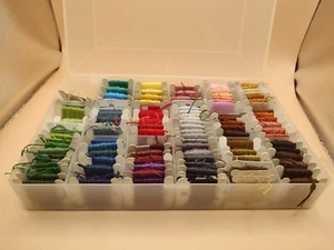 Embroidery Thread Floss On Paper Bobbins In Plastic Darice Organizer Case Mixed - Picture 1 of 18