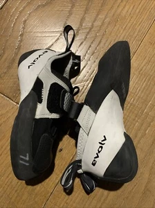 Evolv Zenist Men's Climbing Shoe Size 7 White/Black Preowned Rare Boot - Picture 1 of 11