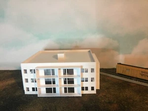 3 Floor LUXURY APARTMENT or OFFICE Building - N Scale 1:160 - Fully Assembled - Picture 1 of 10