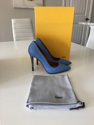 NUEVO CON ETIQUETAS FENDI PUNTERA PUNTIAGUDA CUERO AZUL TACÓN ZAPATOS TALLA IT 36 US 6 Foto 1 de 4