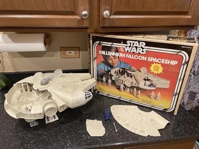 Antigo Kenner Star Wars Millennium Falcon nave espacial com som de alerta de batalha e caixa 1977 - Imagem 1 de 4
